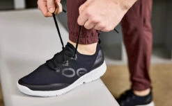 OOfos Men's OOmg Sport LS Low Shoe - White Black -fashion shoes Mens Blk1