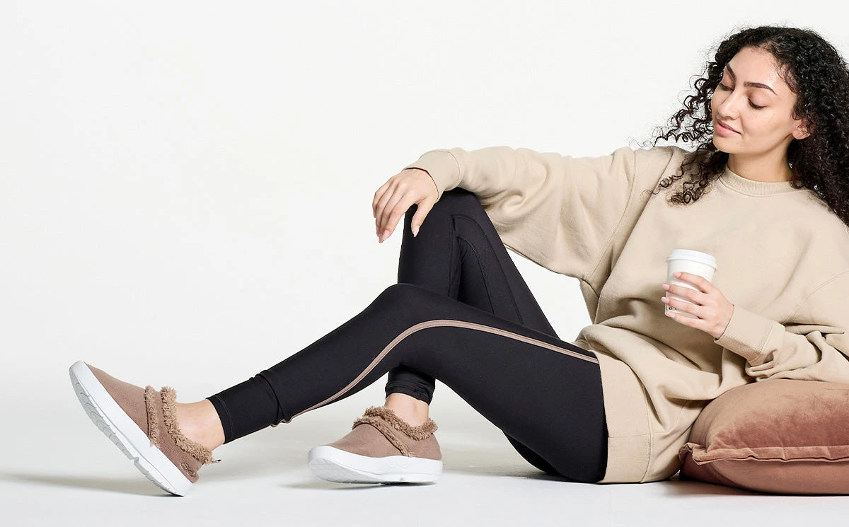 OOfos Women's OOcoozie Low Shoe - Chocolate 5 OOfos Women's OOcoozie Low Shoe - Chocolate - Image 3