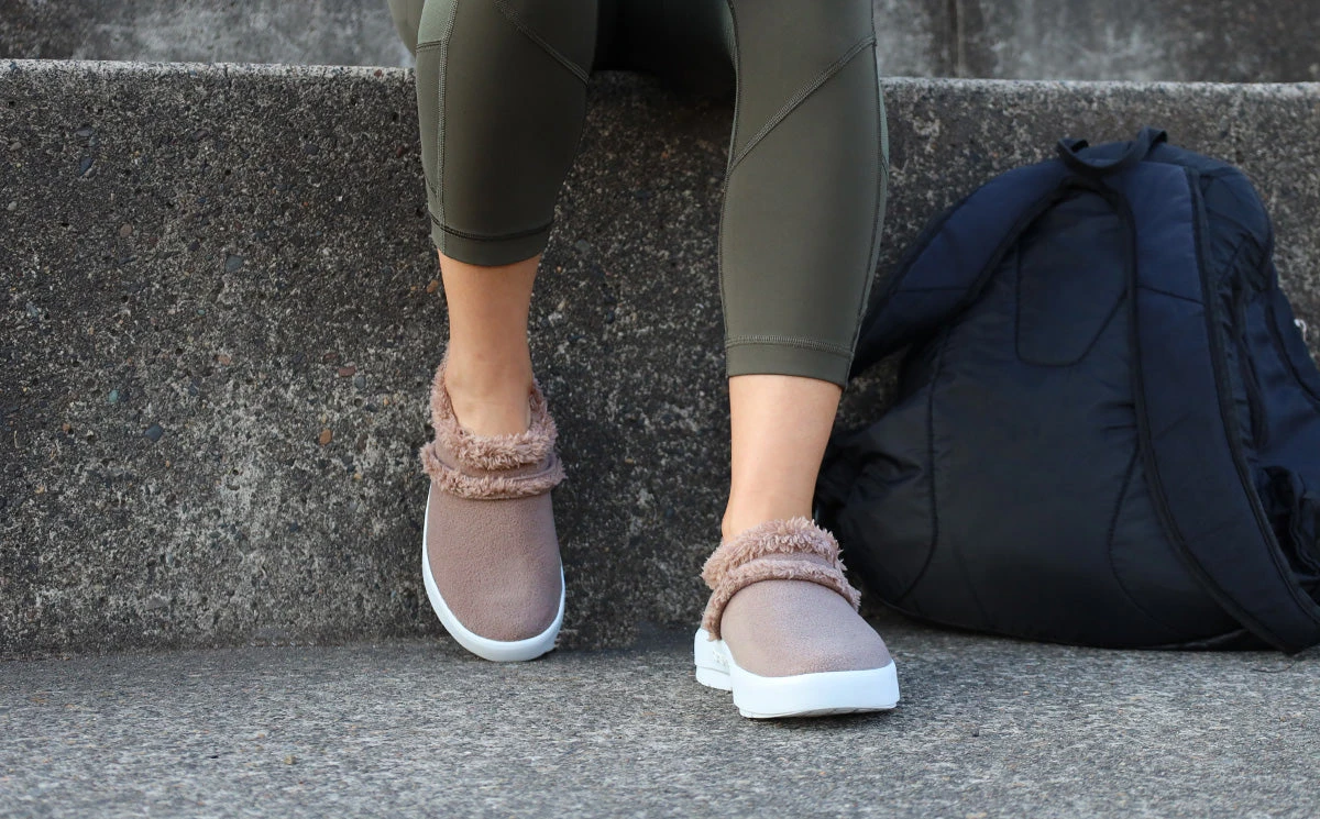 OOfos Women's OOcoozie Low Shoe - Chocolate 6 OOfos Women's OOcoozie Low Shoe - Chocolate - Image 4