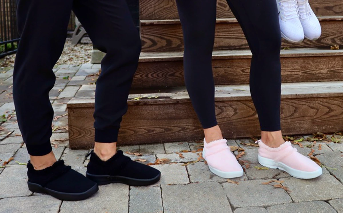 OOfos Women's OOcoozie Low Shoe - Black 7 OOfos Women's OOcoozie Low Shoe - Black - Image 5