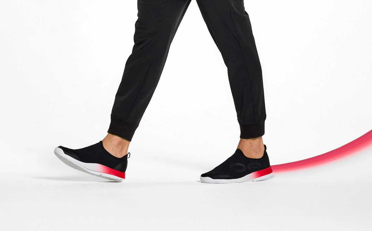 OOfos Men's OOmg Sport Low Shoe - Fire Fade 5 OOfos Men's OOmg Sport Low Shoe - Fire Fade - Image 3