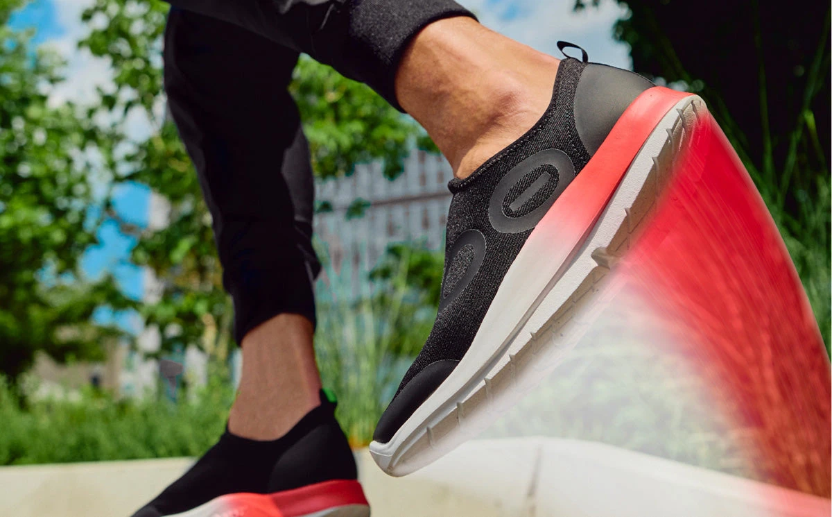 OOfos Men's OOmg Sport Low Shoe - Fire Fade 7 OOfos Men's OOmg Sport Low Shoe - Fire Fade - Image 5