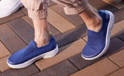 OOfos Women's OOmg EeZee Low Shoe - Navy -fashion shoes Women s Navy eeZee 1