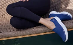 OOfos Women's OOmg EeZee Low Shoe - Navy -fashion shoes Women s Navy eeZee 2