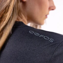 OOfos Women's COOl Down T Shirt - Dark Gray Heather -fashion shoes Womens DarkT2