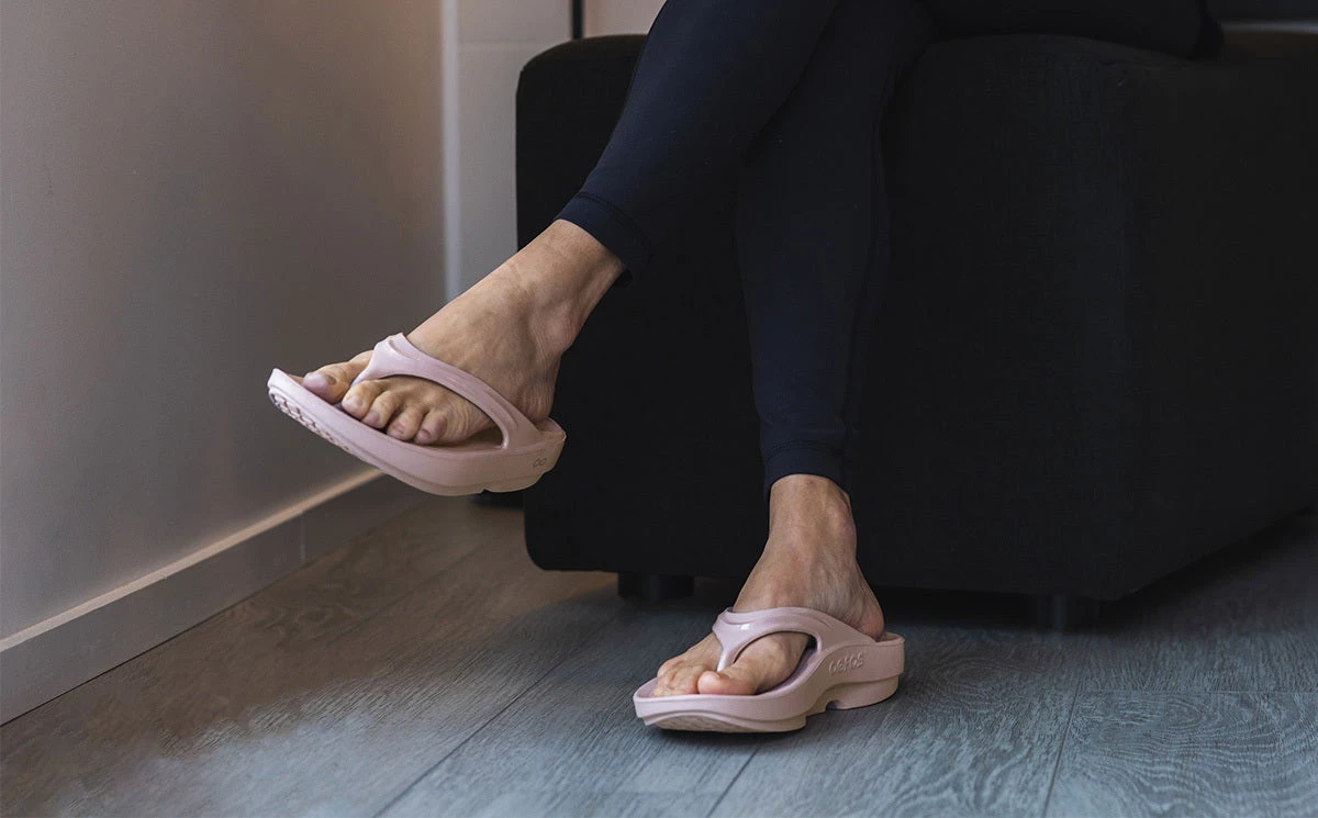 OOfos Women's OOlala Sandal - Stardust 6 OOfos Women's OOlala Sandal - Stardust - Image 4